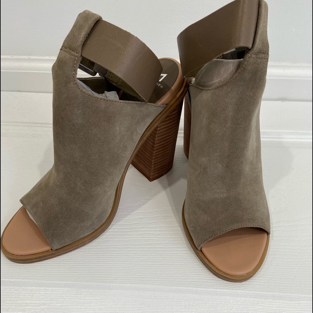 Marc Fisher LTD Vashi ankle strap sandal